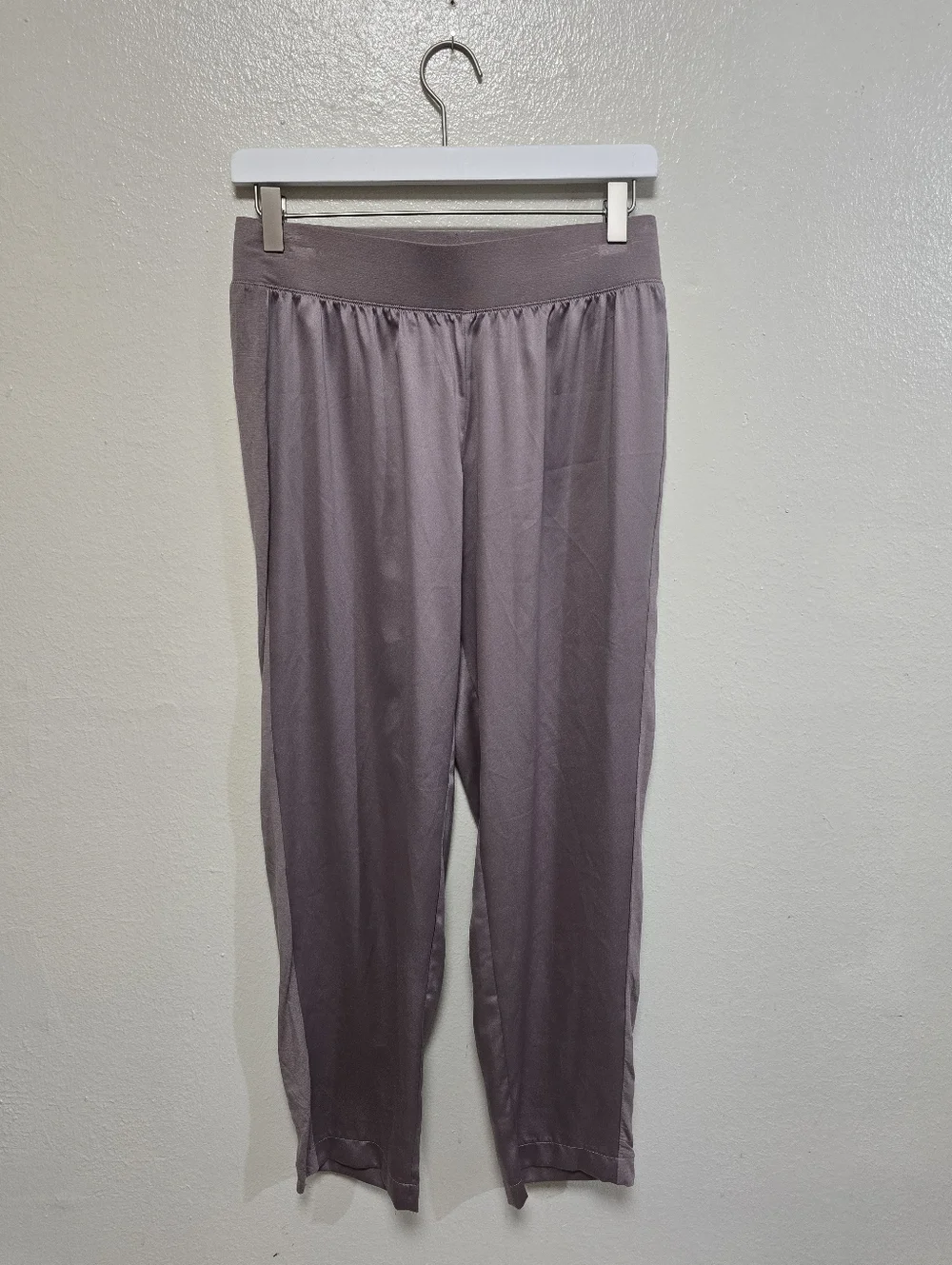 Victoria's Secret Satin Pull-On Pants NWT Size Medium